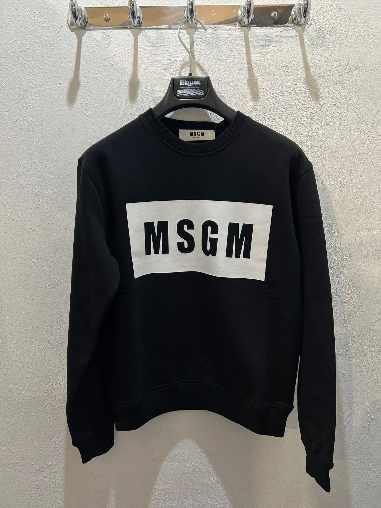 FELPA MSGM NERA CON LOGO IN RIQUADRO BIANCO